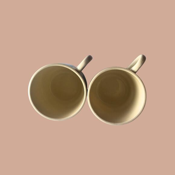 Vintage Blue Willow Mug Pair • USA Pottery Blue & White Cups - Picture 6 of 7